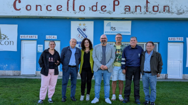 Efrén Castro visitou o Campo de Fútbol do Baliño, renovado co apoio da Vicepresidencia da Deputación