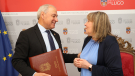 Sinatura convenio Asociación de Alzhéimer de Lugo