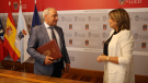 Sinatura convenio con Auxilia Monforte